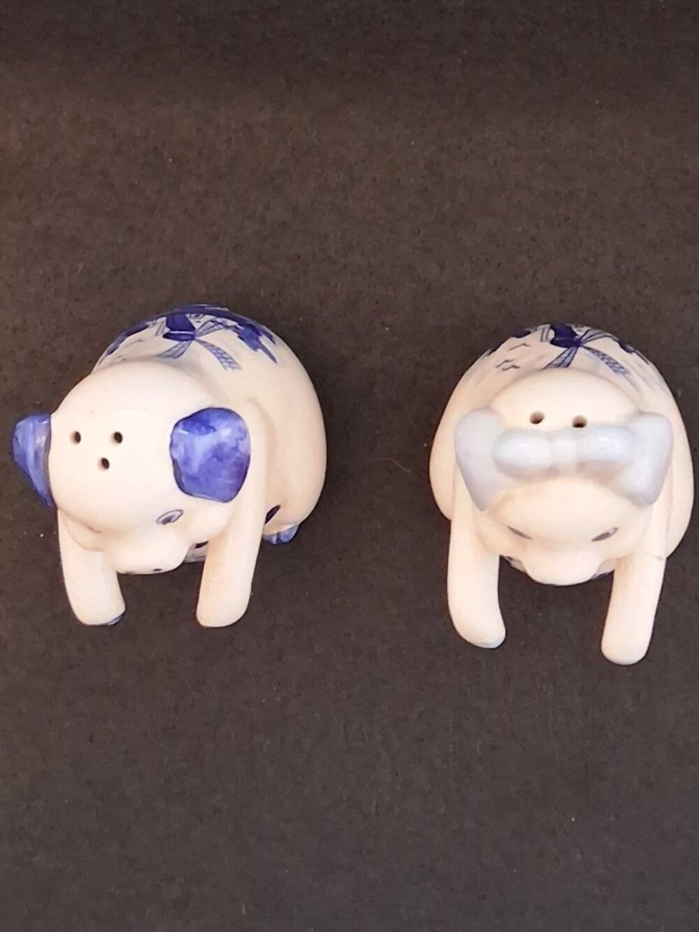 Vintage (1960s - 1980s) Delft Blue Pig Salt & Pepper Shakers Windmill Floral Set - Picture 6 of 8